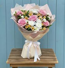 Букет цветов из:  Гвоздики, Орхидеи и Розы в Димитровграде