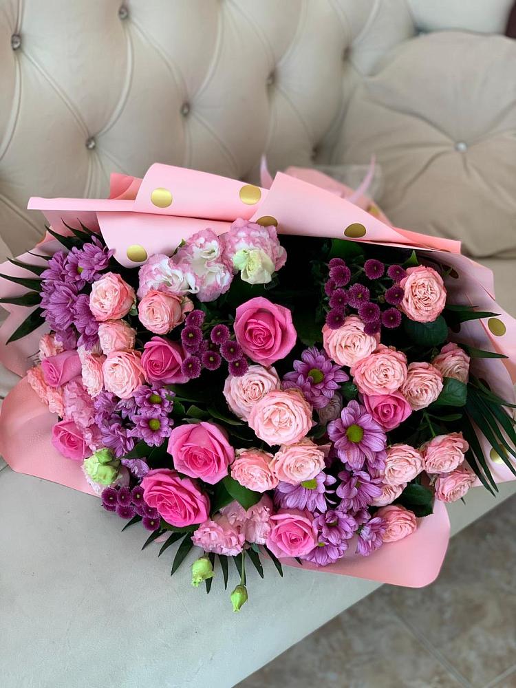 Букет цветов из: Хризантемы, Розы и Лизиантусы в Димитровграде