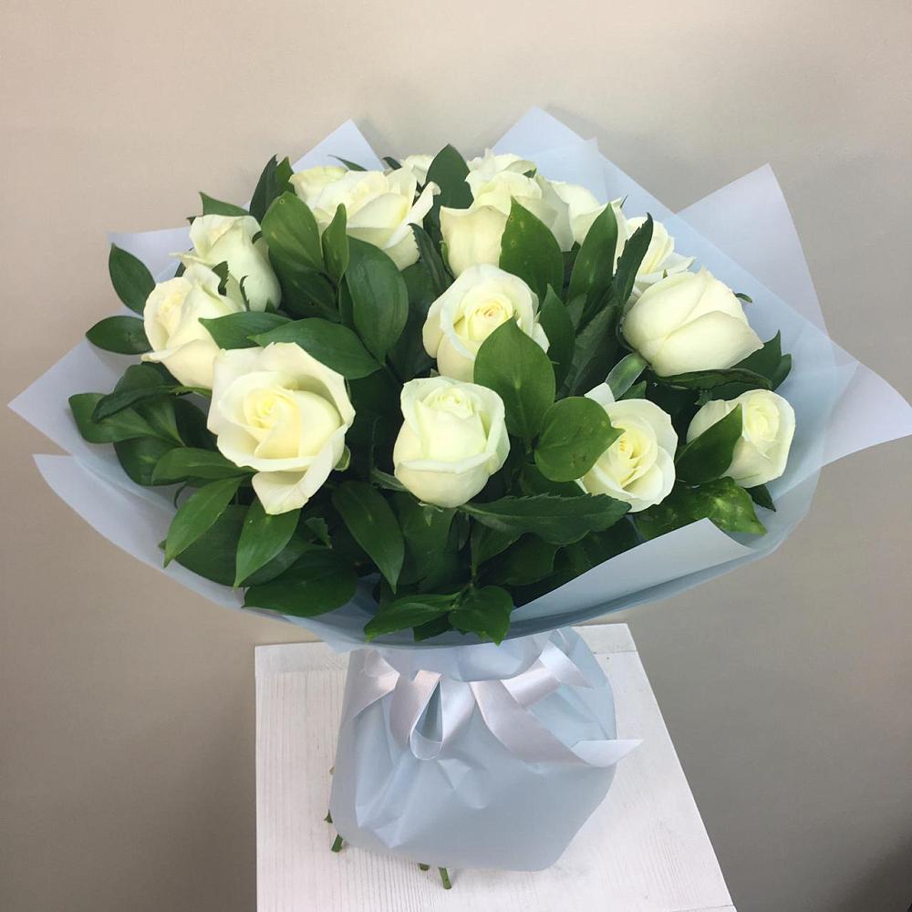 Букет 15 Белых роз Проуд в Димитровграде