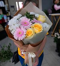 Букет цветов из:  Герберы, Розы и Хризантемы в Димитровграде