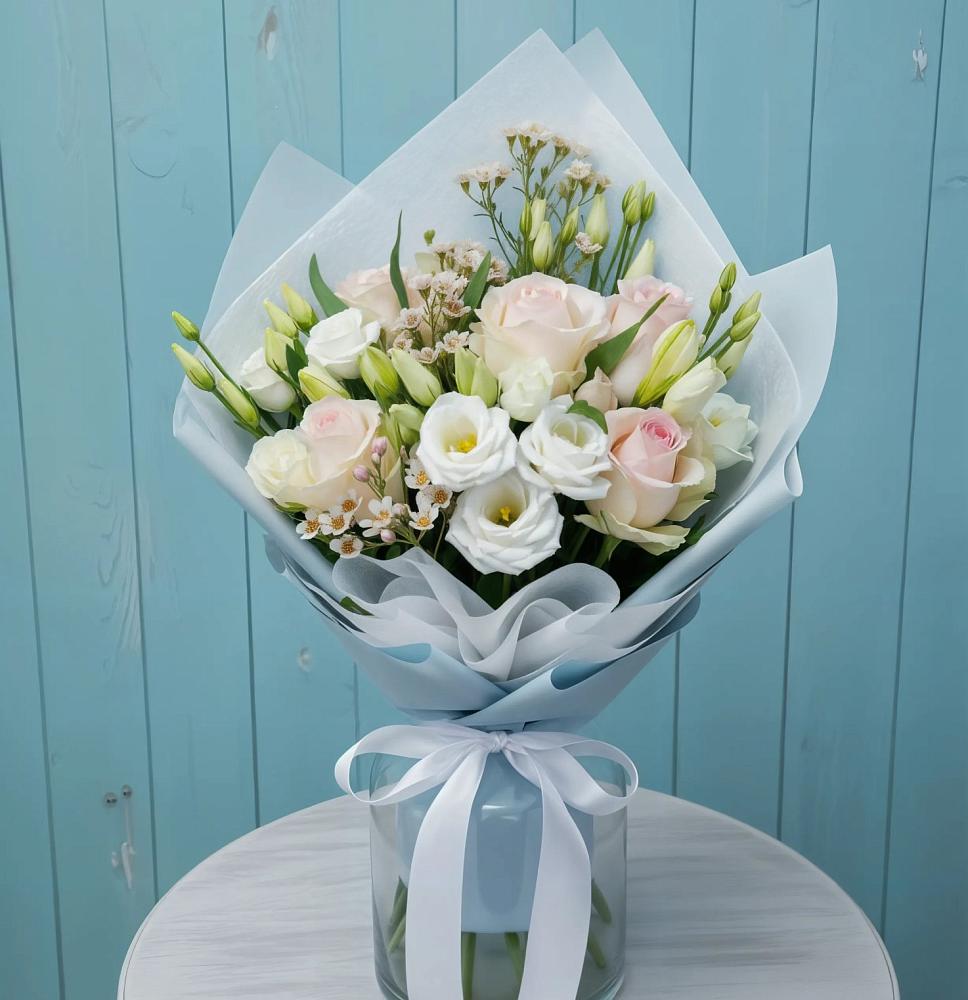 Букет цветов из: Розы и Лизиантусы в Димитровграде