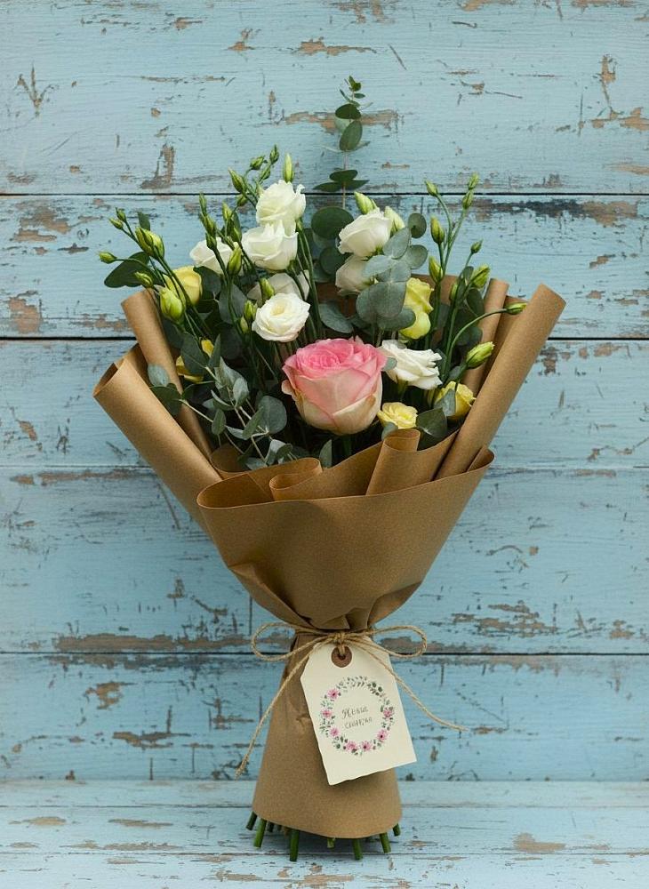 Букет цветов из: Розы и Лизиантусы в Димитровграде