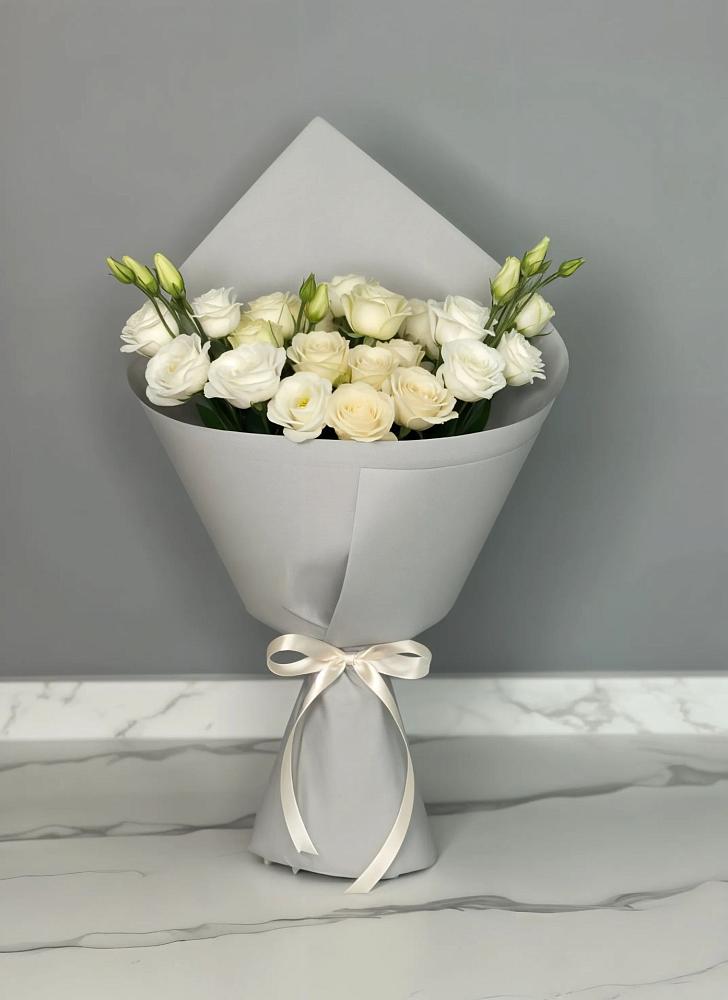 Букет цветов из: Розы и Лизиантусы в Димитровграде