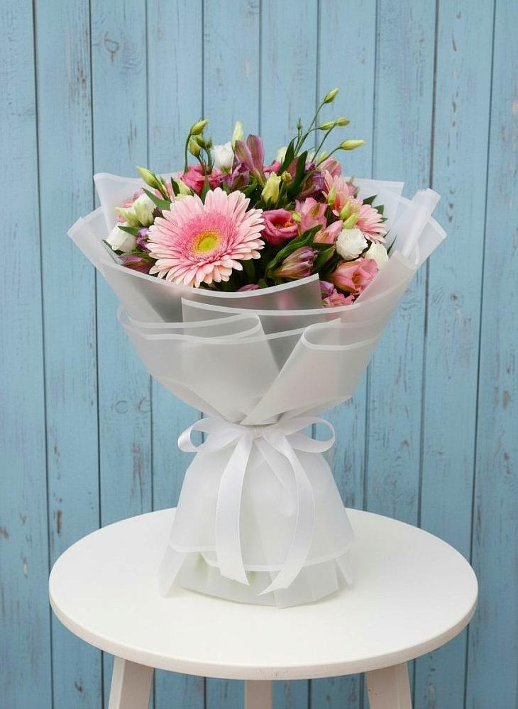 Букет цветов из: Герберы, Альстромерии и Лизиантусы в Димитровграде